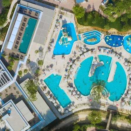 Mediterraneo Village Holiday park 5*