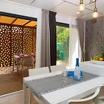 Mediterraneo Village ホリデーパーク 5*